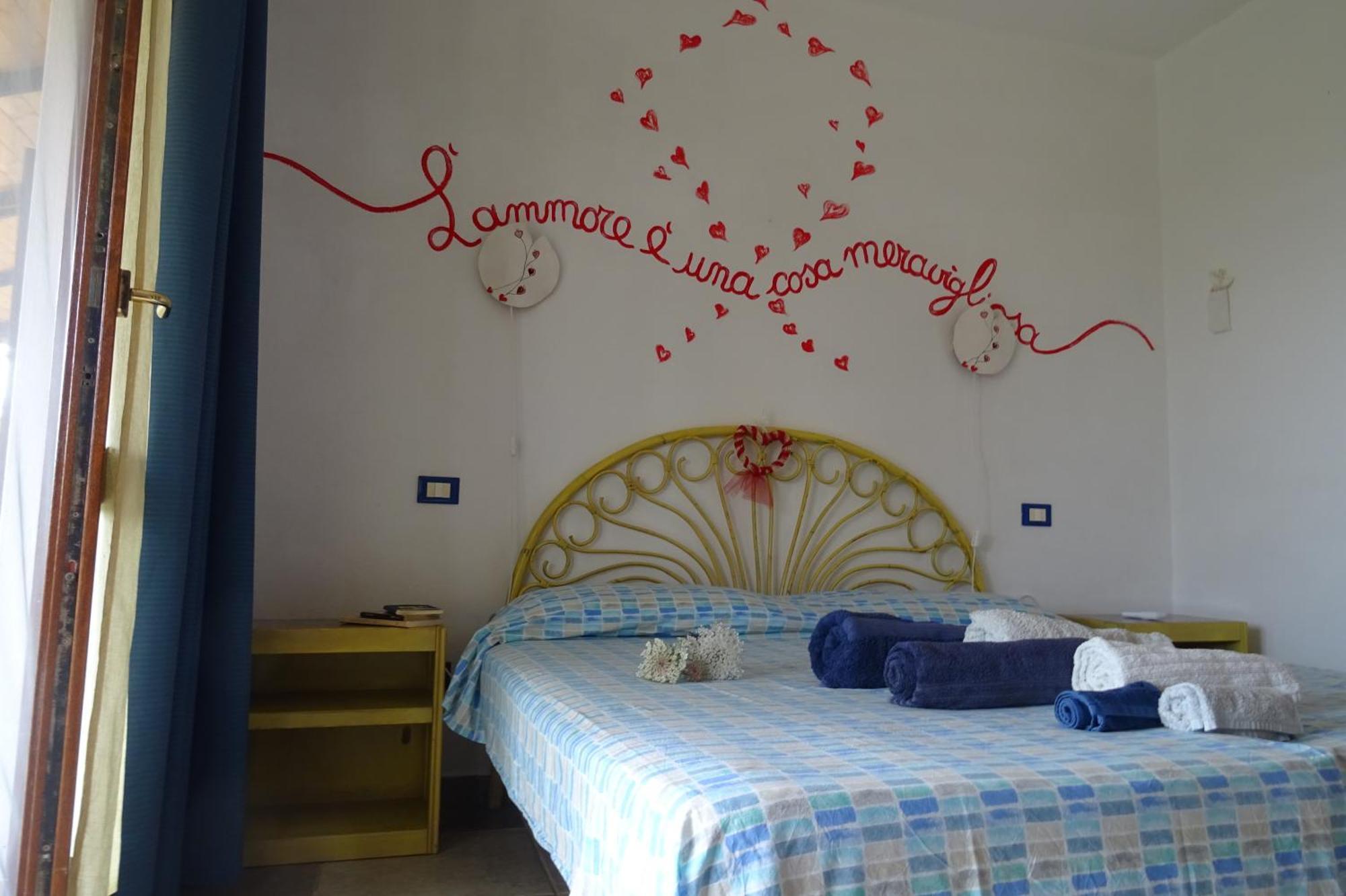 B&B Casa Per Ferie Villaggiocarovana 카스티아다스 외부 사진