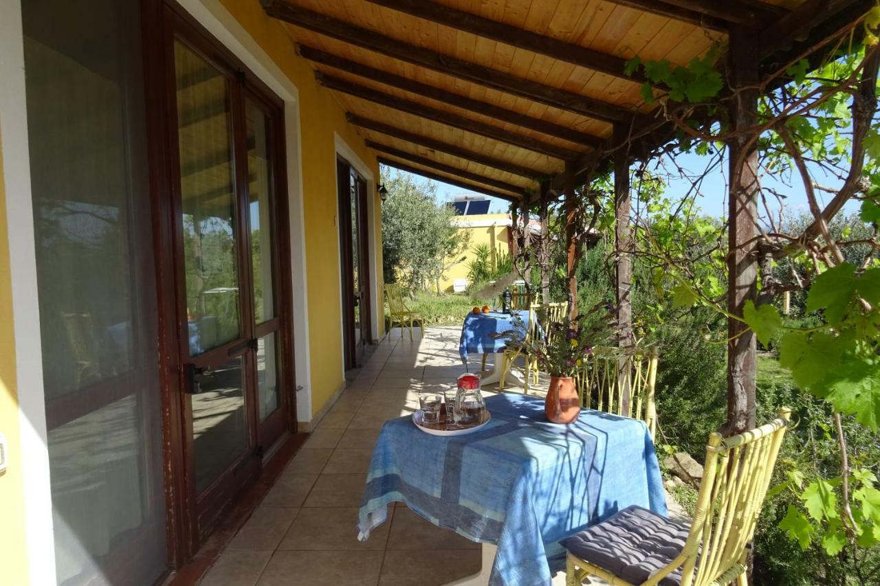 B&B Casa Per Ferie Villaggiocarovana 카스티아다스 외부 사진