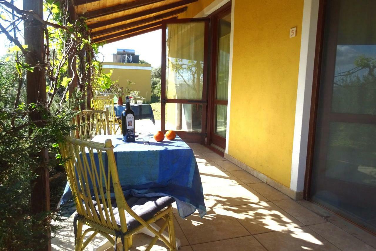 B&B Casa Per Ferie Villaggiocarovana 카스티아다스 외부 사진